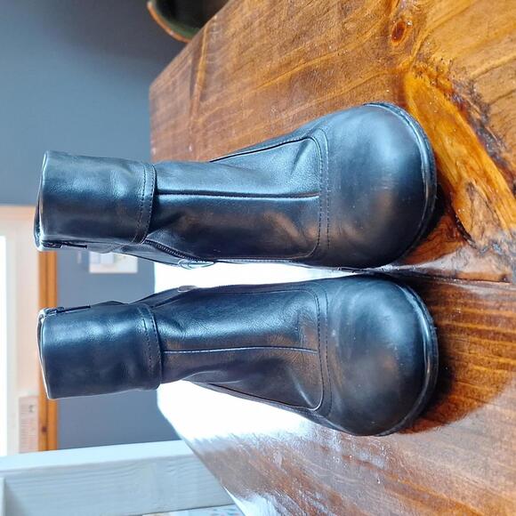 Sofft Leather Heeled Zip Up Bootie Size 7.5 - Picture 2 of 9